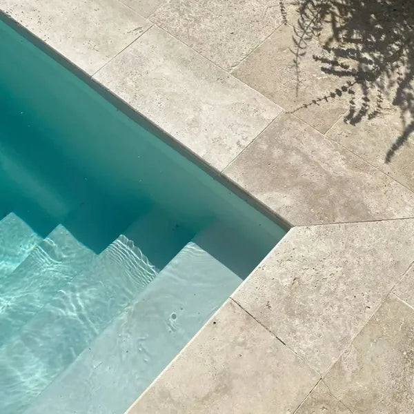 Bordo piscina in pietra naturale