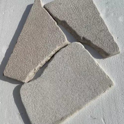 Pavimento in pietra di Apricena incerto