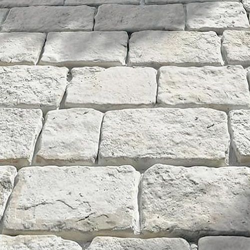 Pavimento in pietra di Trani tranciata anticata