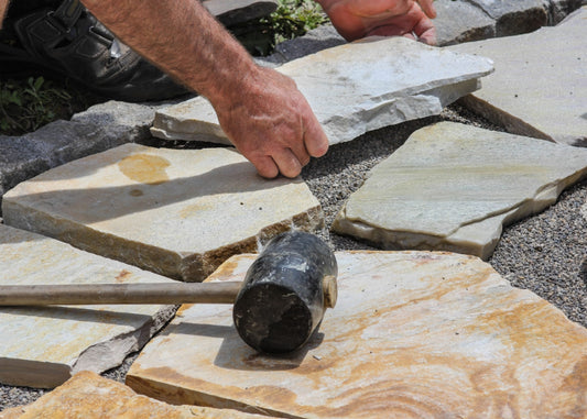 Guida alla Messa in Opera di un Pavimento in Pietra Naturale per Esterni