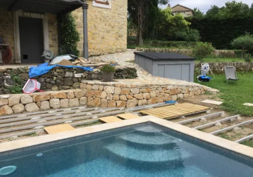 Bordi piscina in pietra naturale modelli tipologie e caratteristiche