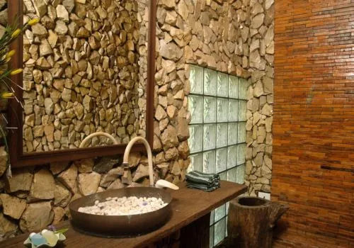 Bagno in pietra naturale