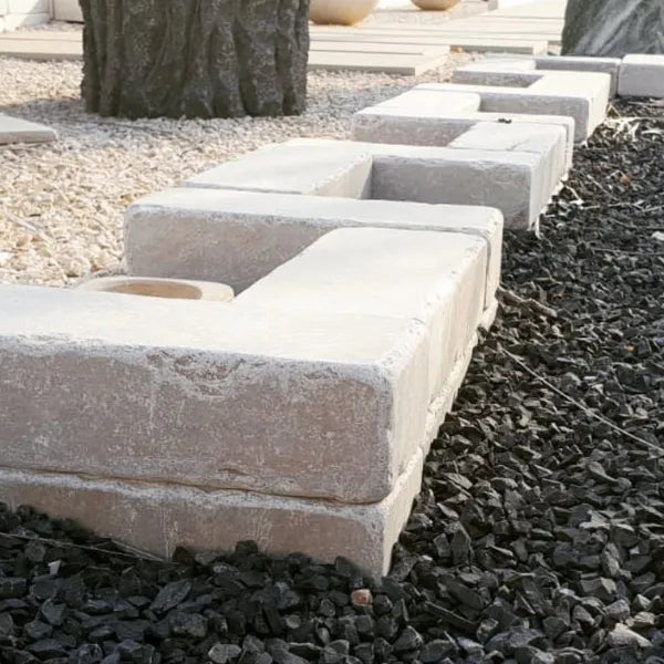 Cordoli per aiuole in pietra di Trani