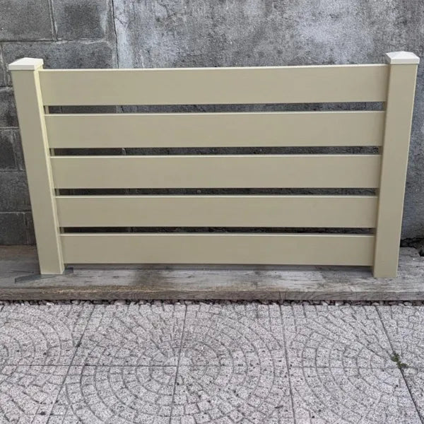 Recinzioni doghe in PVC con distanziatori da 1 cm
