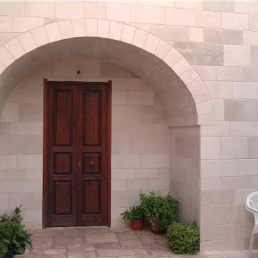 Rivestimento in pietra Apricena a correre