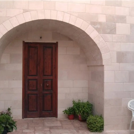 Rivestimento Pietra di Trani Formato Mattone Su Misura